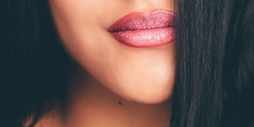 Más allá del relleno: todo lo que el ácido hialurónico puede hacer por tus labios