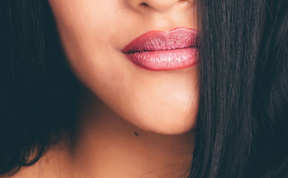 Más allá del relleno: todo lo que el ácido hialurónico puede hacer por tus labios