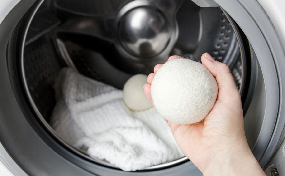 Así es como puedes hacer bolas de lana para secadora caseras